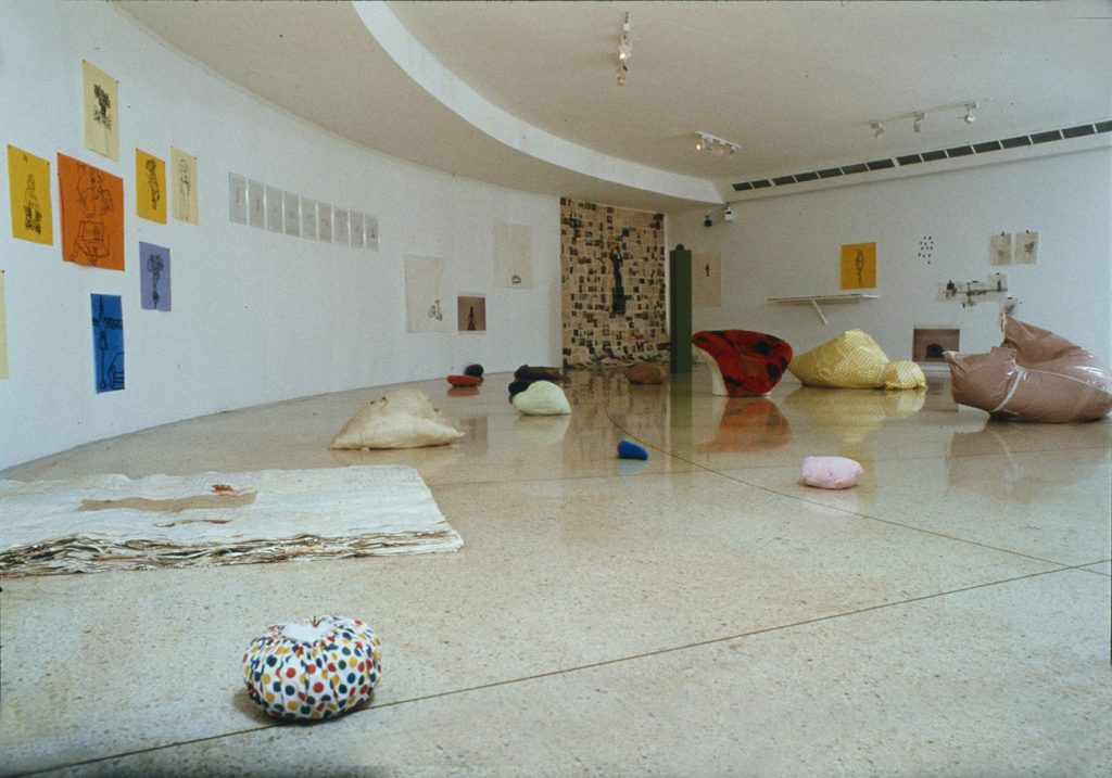 La Sra. Lumpuy o la Moral del Juguete, cur. Julieta González, Museo Alejandro Otero, Caracas, Venezuela